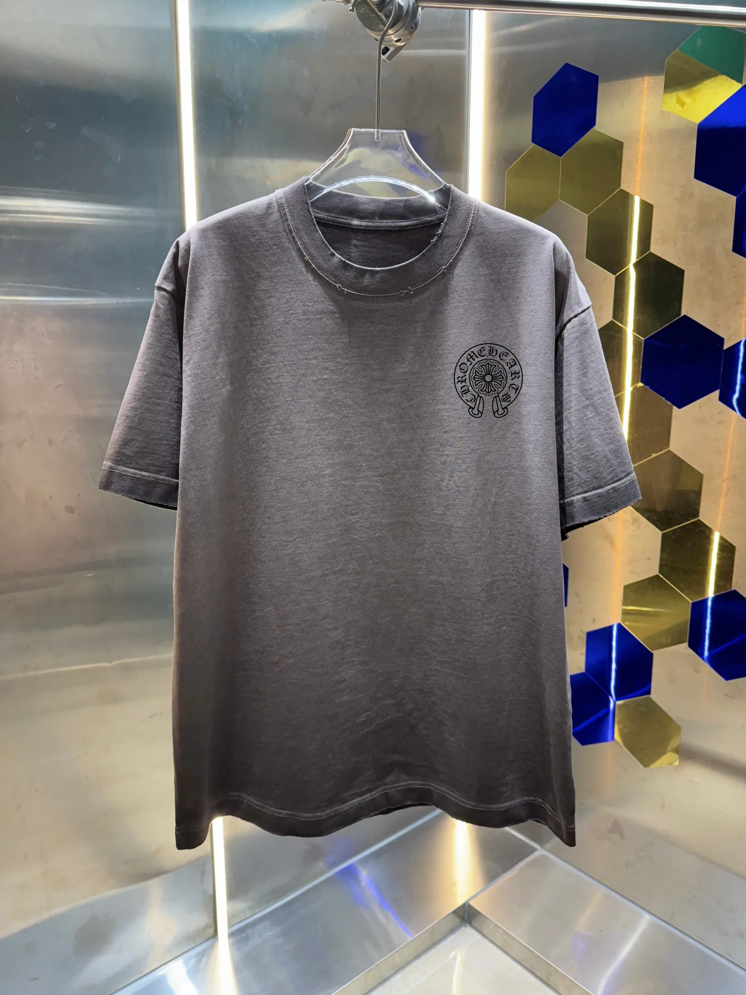 CH Crow 2026 Spring and Summer New Arrival Washed and worn, round neck short-sleeved tee, men and women Same Style loose version, hangtag, collar label, wash mark, complete with three labels Color: Washed black, Washed white, Washed gray, Washed brown, Washed red Size: S M L XL XXL